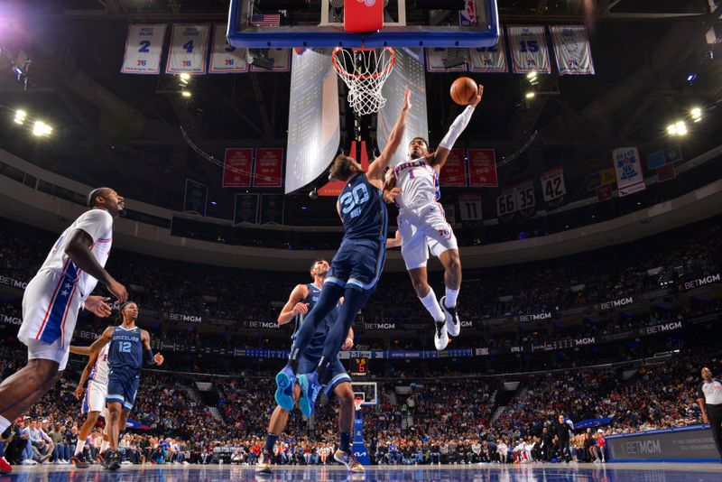 PHILADELPHIA, PA - NOVEMBER 2: KJ Martin #1 of the Philadelphia 76ers drives to the basket during the game against the Memphis Grizzlies on November 2, 2024 at the Wells Fargo Center in Philadelphia, Pennsylvania NOTE TO USER: User expressly acknowledges and agrees that, by downloading and/or using this Photograph, user is consenting to the terms and conditions of the Getty Images License Agreement. Mandatory Copyright Notice: Copyright 2024 NBAE (Photo by Jesse D. Garrabrant/NBAE via Getty Images)