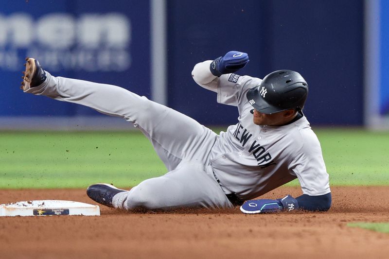 Jul 10, 2024; St. Petersburg, Florida, USA; New York Yankees outfielder Juan Soto (22) steals second base against the Tampa Bay Rays in the eighth inning at Tropicana Field. Mandatory Credit: Nathan Ray Seebeck-USA TODAY Sports