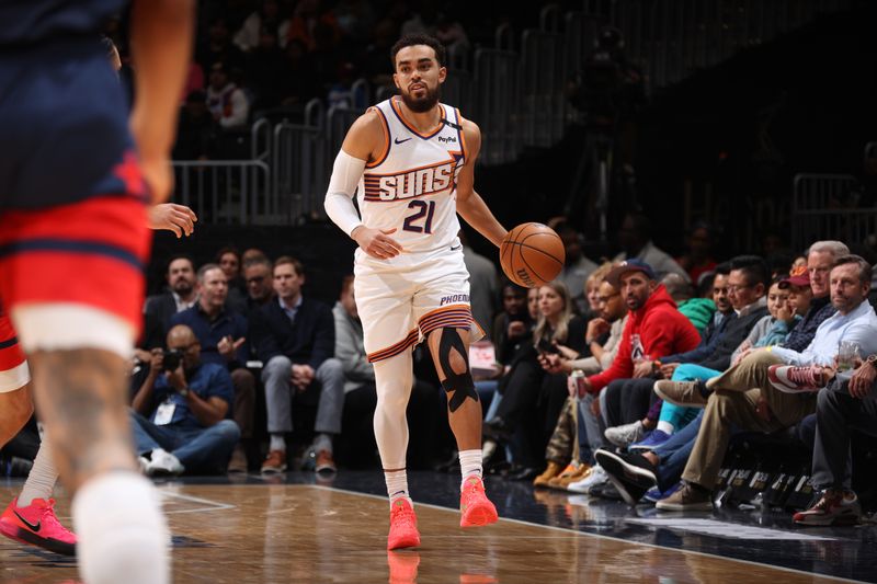 WASHINGTON, DC -?JANUARY 16 : Tyus Jones #21 of the Phoenix Suns handles the ball during the game against the Washington Wizards on January 16, 2025 at Capital One Arena in Washington, DC. NOTE TO USER: User expressly acknowledges and agrees that, by downloading and or using this Photograph, user is consenting to the terms and conditions of the Getty Images License Agreement. Mandatory Copyright Notice: Copyright 2024 NBAE (Photo by Stephen Gosling/NBAE via Getty Images)