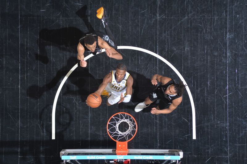 SAN ANTONIO, TX - MARCH 3: Bennedict Mathurin #00 of the Indiana Pacers drives to the basket during the game against the San Antonio Spurs on March 3, 2024 at the Frost Bank Center in San Antonio, Texas. NOTE TO USER: User expressly acknowledges and agrees that, by downloading and or using this photograph, user is consenting to the terms and conditions of the Getty Images License Agreement. Mandatory Copyright Notice: Copyright 2024 NBAE (Photos by Michael Gonzales/NBAE via Getty Images)