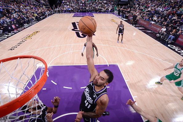 SACRAMENTO, CA - DECEMBER 20:  Trey Lyles #41 of the Sacramento Kings goes to the basket during the game on December 20, 2023 at Golden 1 Center in Sacramento, California. NOTE TO USER: User expressly acknowledges and agrees that, by downloading and or using this Photograph, user is consenting to the terms and conditions of the Getty Images License Agreement. Mandatory Copyright Notice: Copyright 2023 NBAE (Photo by Rocky Widner/NBAE via Getty Images)
