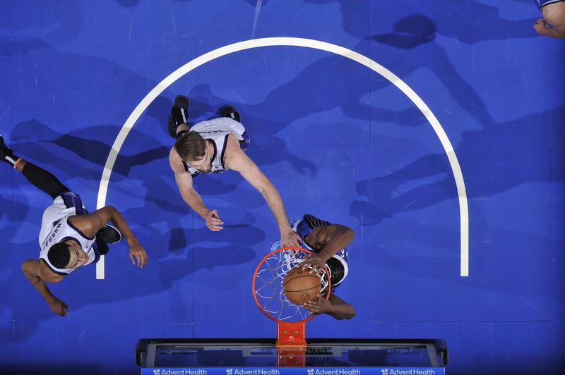 ORLANDO, FL - MARCH 23: Wendell Carter Jr. #34 of the Orlando Magic dunks the ball during the game against the Sacramento Kings on March 23, 2024 at the Kia Center in Orlando, Florida. NOTE TO USER: User expressly acknowledges and agrees that, by downloading and or using this photograph, User is consenting to the terms and conditions of the Getty Images License Agreement. Mandatory Copyright Notice: Copyright 2024 NBAE (Photo by Fernando Medina/NBAE via Getty Images)