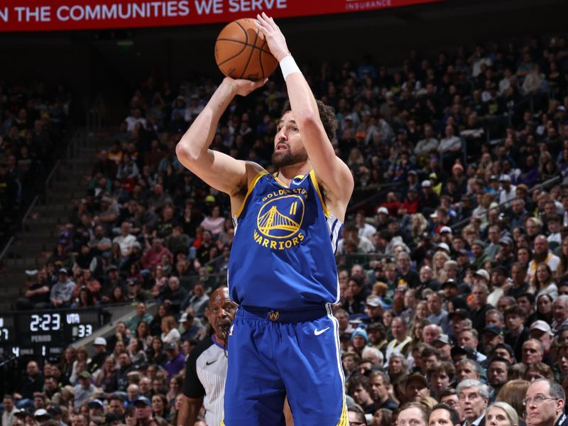 SALT LAKE CITY, UT - FEBRUARY 15: Klay Thompson #11 of the Golden State Warriors shoots a three point basket during the game against the Utah Jazz on February 15, 2024 at Delta Center in Salt Lake City, Utah. NOTE TO USER: User expressly acknowledges and agrees that, by downloading and or using this Photograph, User is consenting to the terms and conditions of the Getty Images License Agreement. Mandatory Copyright Notice: Copyright 2024 NBAE (Photo by Melissa Majchrzak/NBAE via Getty Images)