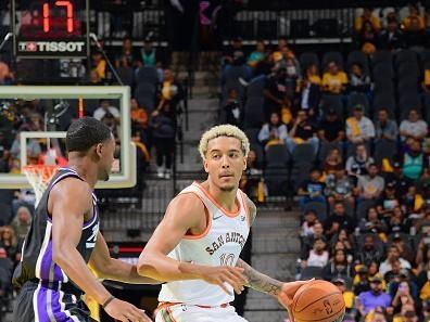 SAN ANTONIO, TX - NOVEMBER 17: Jeremy Sochan #10 of the San Antonio Spurs dribbles the ball during the game against the Sacramento Kings during the In-Season Tournament on November 17, 2023 at the Frost Bank Center in San Antonio, Texas. NOTE TO USER: User expressly acknowledges and agrees that, by downloading and or using this photograph, user is consenting to the terms and conditions of the Getty Images License Agreement. Mandatory Copyright Notice: Copyright 2023 NBAE (Photos by Michael Gonzales/NBAE via Getty Images)