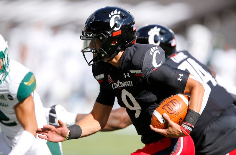 Oct 3, 2020; Cincinnati, OH, USA; Cincinnati Bearcats quarterback Desmond Ridder on the keeper during the first quarter against the South Florida Bulls at Nippert Stadium. Mandatory Credit: Joseph Maiorana-USA TODAY Sports