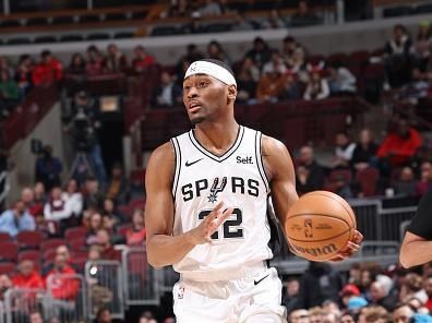 CHICAGO, IL - DECEMBER 21: Malaki Branham #22 of the San Antonio Spurs dribbles the ball during the game against the Chicago Bulls on December 21, 2023 at United Center in Chicago, Illinois. NOTE TO USER: User expressly acknowledges and agrees that, by downloading and or using this photograph, User is consenting to the terms and conditions of the Getty Images License Agreement. Mandatory Copyright Notice: Copyright 2023 NBAE (Photo by Jeff Haynes/NBAE via Getty Images)