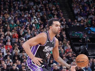 SACRAMENTO, CA - DECEMBER 20:  Trey Lyles #41 of the Sacramento Kings handles the ball during the game  on December 20, 2023 at Golden 1 Center in Sacramento, California. NOTE TO USER: User expressly acknowledges and agrees that, by downloading and or using this Photograph, user is consenting to the terms and conditions of the Getty Images License Agreement. Mandatory Copyright Notice: Copyright 2023 NBAE (Photo by Rocky Widner/NBAE via Getty Images)