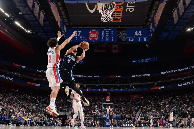 DETROIT, MI - JANUARY 1: Jalen Suggs #4 of the Orlando Magic drives to the basket during the game against the Detroit Pistons on January 1, 2025 at Little Caesars Arena in Detroit, Michigan. NOTE TO USER: User expressly acknowledges and agrees that, by downloading and/or using this photograph, User is consenting to the terms and conditions of the Getty Images License Agreement. Mandatory Copyright Notice: Copyright 2025 NBAE (Photo by Chris Schwegler/NBAE via Getty Images)