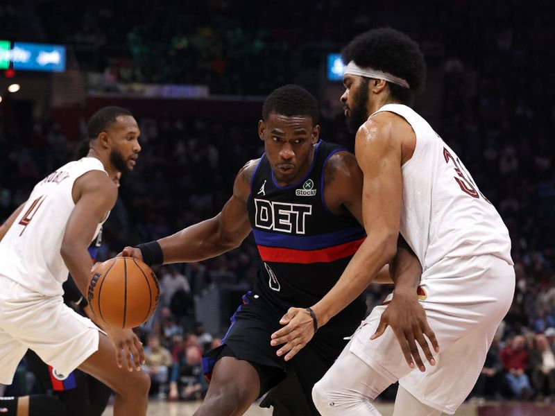 CLEVELAND, OH - JANUARY 27: Jalen Duren #0 of the Detroit Pistons handles the ball during the game against the Cleveland Cavaliers on January 27, 2025 at Rocket Mortgage FieldHouse in Cleveland, Ohio. NOTE TO USER: User expressly acknowledges and agrees that, by downloading and/or using this Photograph, user is consenting to the terms and conditions of the Getty Images License Agreement. Mandatory Copyright Notice: Copyright 2025 NBAE (Photo by  Lauren Leigh Bacho/NBAE via Getty Images)