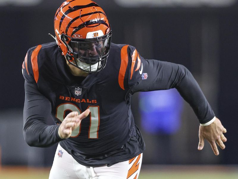 Cincinnati Bengals defensive end Trey Hendrickson (91) in action during an NFL football game against the Buffalo Bills, Sunday, Nov. 5, 2023, in Cincinnati. (AP Photo/Gary McCullough)