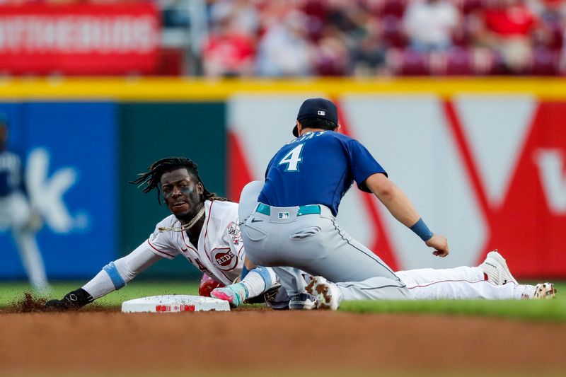 Sep 5, 2023; Cincinnati, Ohio, USA; Seattle Mariners second baseman Josh Rojas (4) tags Cincinnati Reds shortstop Elly De La Cruz (44) out at second on a steal in the second inning at Great American Ball Park. Mandatory Credit: Katie Stratman-USA TODAY Sports