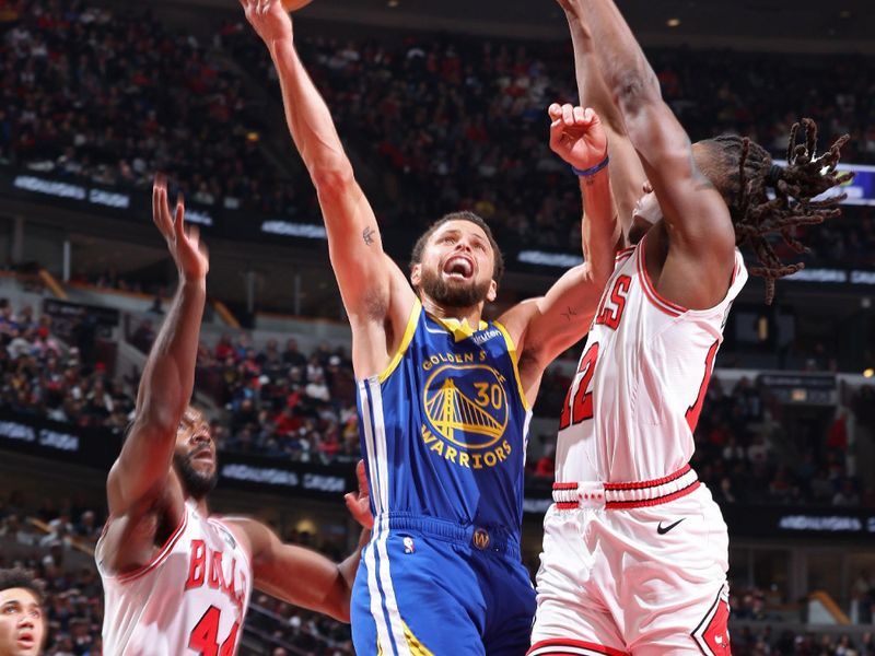 CHICAGO, IL - JANUARY 12: Stephen Curry #30 of the Golden State Warriors drives to the basket during the game against the Chicago Bulls on January 12, 2024 at United Center in Chicago, Illinois. NOTE TO USER: User expressly acknowledges and agrees that, by downloading and or using this photograph, User is consenting to the terms and conditions of the Getty Images License Agreement. Mandatory Copyright Notice: Copyright 2024 NBAE (Photo by Jeff Haynes/NBAE via Getty Images)