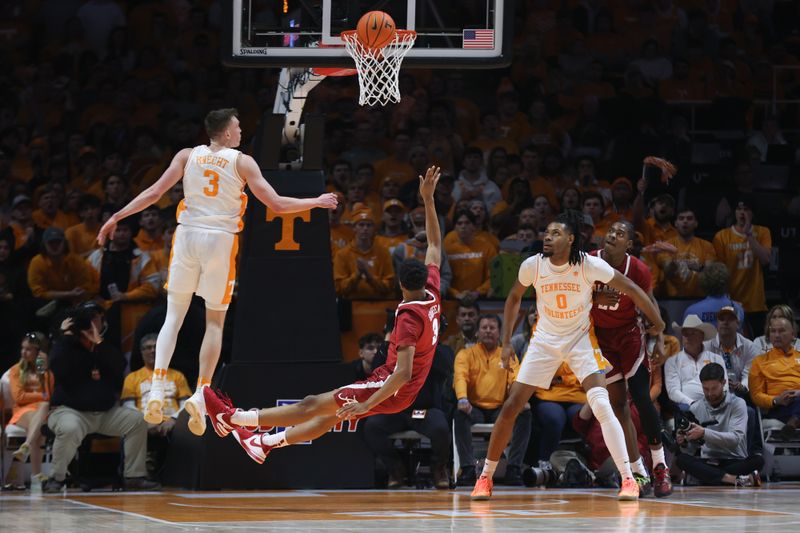 Jan 20, 2024; Knoxville, Tennessee, USA; Alabama Crimson Tide guard Rylan Griffen (3) shoots the ball against the Tennessee Volunteers during the second half at Thompson-Boling Arena at Food City Center. Mandatory Credit: Randy Sartin-USA TODAY Sports