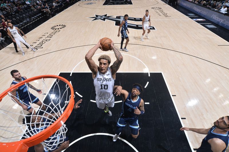 SAN ANTONIO, TX - MARCH 22  Jeremy Sochan #10 of the San Antonio Spurs dunks the ball during the game against the San Antonio Spurs on March 22, 2024 at the Frost Bank Center in San Antonio, Texas. NOTE TO USER: User expressly acknowledges and agrees that, by downloading and or using this photograph, user is consenting to the terms and conditions of the Getty Images License Agreement. Mandatory Copyright Notice: Copyright 2024 NBAE (Photos by Michael Gonzales/NBAE via Getty Images)