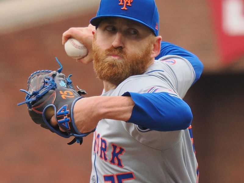 Apr 24, 2024; San Francisco, California, USA; New York Mets relief pitcher Reed Garrett (75) pitches the ball against the San Francisco Giants during the fifth inning at Oracle Park. Mandatory Credit: Kelley L Cox-USA TODAY Sports