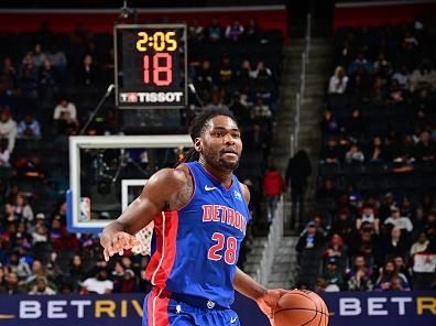 DETROIT, MI - DECEMBER 6: Isaiah Stewart #28 of the Detroit Pistons handles the ball during the game  on December 6, 2023 at Little Caesars Arena in Detroit, Michigan. NOTE TO USER: User expressly acknowledges and agrees that, by downloading and/or using this photograph, User is consenting to the terms and conditions of the Getty Images License Agreement. Mandatory Copyright Notice: Copyright 2023 NBAE (Photo by Chris Schwegler/NBAE via Getty Images)