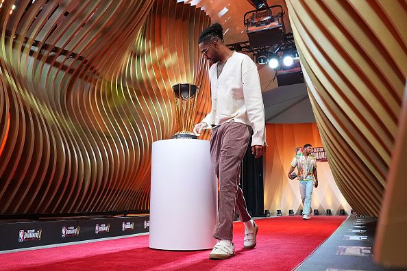 LAS VEGAS, NV - DECEMBER 9:  D'Angelo Russell #1 of the Los Angeles Lakers  walks on the red carpet before the game against the Indiana Pacers during the In-Season Tournament Championship game on December 9, 2023 at T-Mobile Arena in Las Vegas, Nevada. NOTE TO USER: User expressly acknowledges and agrees that, by downloading and or using this photograph, User is consenting to the terms and conditions of the Getty Images License Agreement. Mandatory Copyright Notice: Copyright 2023 NBAE (Photo by Garrett Ellwood/NBAE via Getty Images)