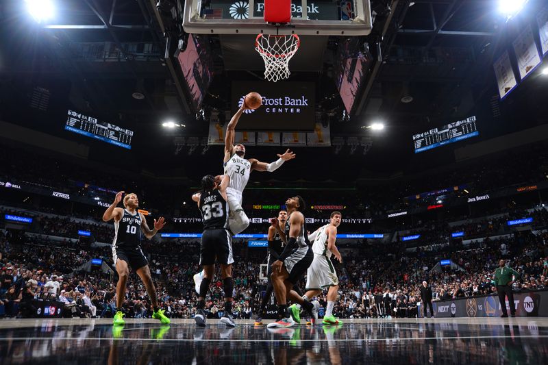 SAN ANTONIO, TX - JANUARY 4: Giannis Antetokounmpo #34 of the Milwaukee Bucks dunks the ball during the game against the San Antonio Spurs on January 4, 2024 at the Frost Bank Center in San Antonio, Texas. NOTE TO USER: User expressly acknowledges and agrees that, by downloading and or using this photograph, user is consenting to the terms and conditions of the Getty Images License Agreement. Mandatory Copyright Notice: Copyright 2024 NBAE (Photos by Michael Gonzales/NBAE via Getty Images)