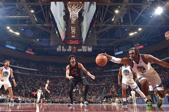 CLEVELAND, OH - NOVEMBER 5: Kevon Looney #5 of the Golden State Warriors saves the ball from going out of bounds during the game against the Cleveland Cavaliers on November 5, 2023 at Rocket Mortgage FieldHouse in Cleveland, Ohio. NOTE TO USER: User expressly acknowledges and agrees that, by downloading and/or using this Photograph, user is consenting to the terms and conditions of the Getty Images License Agreement. Mandatory Copyright Notice: Copyright 2023 NBAE (Photo by David Liam Kyle/NBAE via Getty Images)