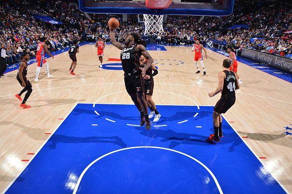 PHILADELPHIA, PA - DECEMBER 15: Isaiah Stewart #28 of the Detroit Pistons grabs a rebound during the game against the Philadelphia 76ers on December 15, 2023 at the Wells Fargo Center in Philadelphia, Pennsylvania NOTE TO USER: User expressly acknowledges and agrees that, by downloading and/or using this Photograph, user is consenting to the terms and conditions of the Getty Images License Agreement. Mandatory Copyright Notice: Copyright 2023 NBAE (Photo by Jesse D. Garrabrant/NBAE via Getty Images)