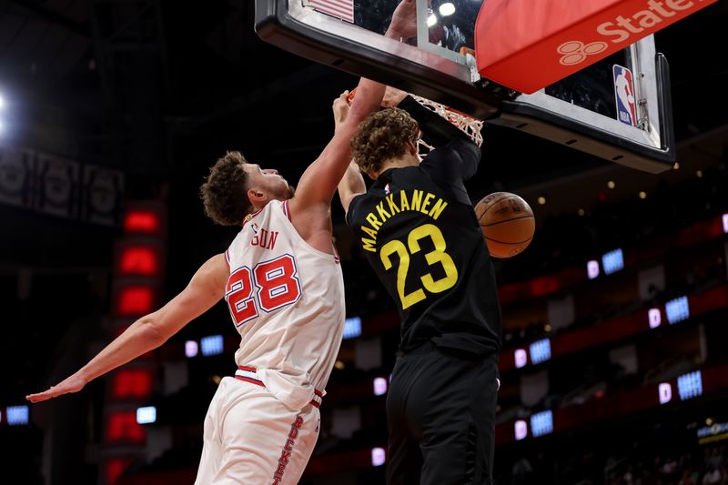 HOUSTON, TEXAS - JANUARY 20: Lauri Markkanen #23 of the Utah Jazz dunks the ball while defended by Alperen Sengun #28 of the Houston Rockets in the second half at Toyota Center on January 20, 2024 in Houston, Texas.  NOTE TO USER: User expressly acknowledges and agrees that, by downloading and or using this photograph, User is consenting to the terms and conditions of the Getty Images License Agreement. (Photo by Tim Warner/Getty Images)