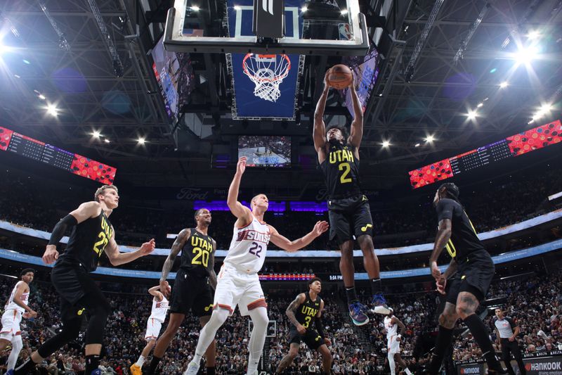 SALT LAKE CITY, UT - NOVEMBER 12: Collin Sexton #2 of the Utah Jazz drives to the basket during the game against the Phoenix Suns during the Emirates NBA Cup game on November 12, 2024 at vivint.SmartHome Arena in Salt Lake City, Utah. NOTE TO USER: User expressly acknowledges and agrees that, by downloading and or using this Photograph, User is consenting to the terms and conditions of the Getty Images License Agreement. Mandatory Copyright Notice: Copyright 2024NBAE (Photo by Melissa Majchrzak/NBAE via Getty Images)