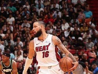 MIAMI, FL - DECEMBER 2: Caleb Martin #16 of the Miami Heat handles the ball during the game against the Indiana Pacers on December 2, 2023 at Kaseya Center in Miami, Florida. NOTE TO USER: User expressly acknowledges and agrees that, by downloading and or using this Photograph, user is consenting to the terms and conditions of the Getty Images License Agreement. Mandatory Copyright Notice: Copyright 2023 NBAE (Photo by Issac Baldizon/NBAE via Getty Images)