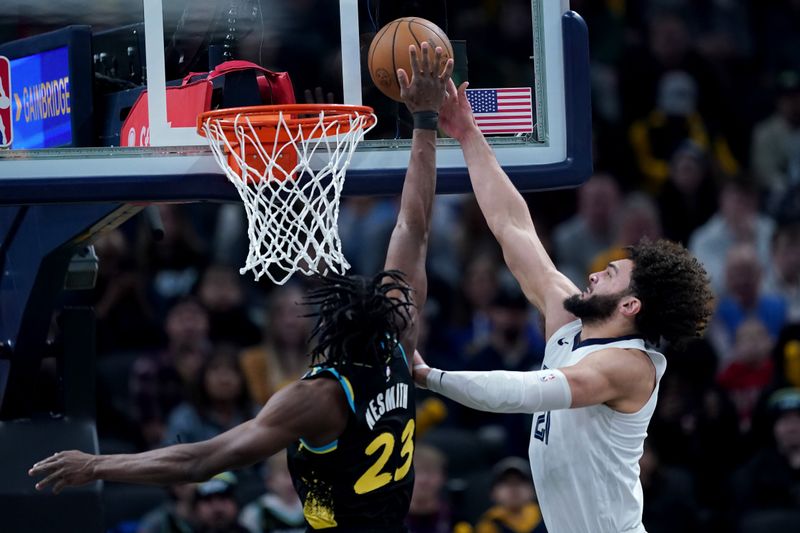 INDIANAPOLIS, INDIANA - JANUARY 28: David Roddy #21 of the Memphis Grizzlies attempts a layup while being guarded by Aaron Nesmith #23 of the Indiana Pacers in the first quarter at Gainbridge Fieldhouse on January 28, 2024 in Indianapolis, Indiana. NOTE TO USER: User expressly acknowledges and agrees that, by downloading and or using this photograph, User is consenting to the terms and conditions of the Getty Images License Agreement. (Photo by Dylan Buell/Getty Images)