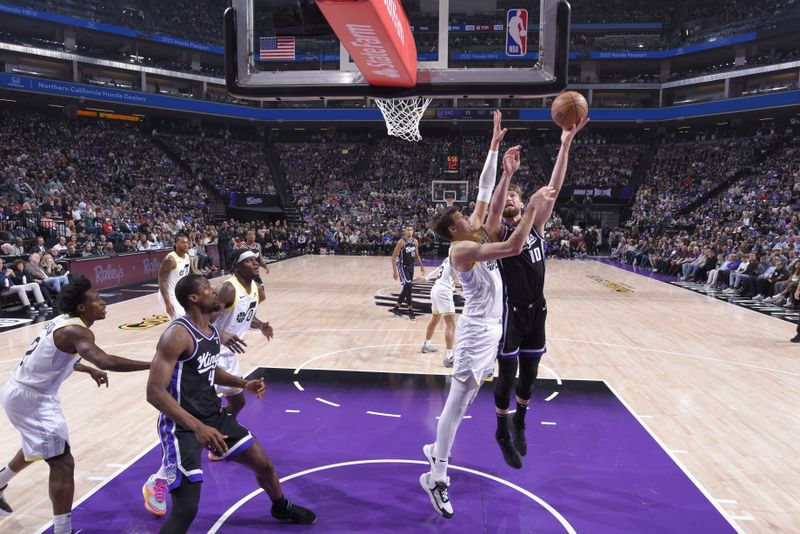 SACRAMENTO, CA - MARCH 31: Domantas Sabonis #10 of the Sacramento Kings drives to the basket during the game against the Utah Jazz on March 31, 2024 at Golden 1 Center in Sacramento, California. NOTE TO USER: User expressly acknowledges and agrees that, by downloading and or using this Photograph, user is consenting to the terms and conditions of the Getty Images License Agreement. Mandatory Copyright Notice: Copyright 2024 NBAE (Photo by Rocky Widner/NBAE via Getty Images)