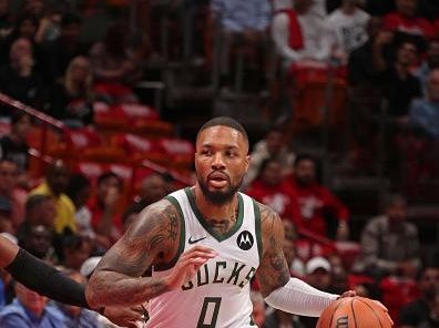 MIAMI, FL - NOVEMBER 28: Damian Lillard #0 of the Milwaukee Bucks drives to the basket during the game against the Miami Heat during the In-Season Tournament on November 28, 2023 at Kaseya Center in Miami, Florida. NOTE TO USER: User expressly acknowledges and agrees that, by downloading and or using this Photograph, user is consenting to the terms and conditions of the Getty Images License Agreement. Mandatory Copyright Notice: Copyright 2023 NBAE (Photo by Issac Baldizon/NBAE via Getty Images)