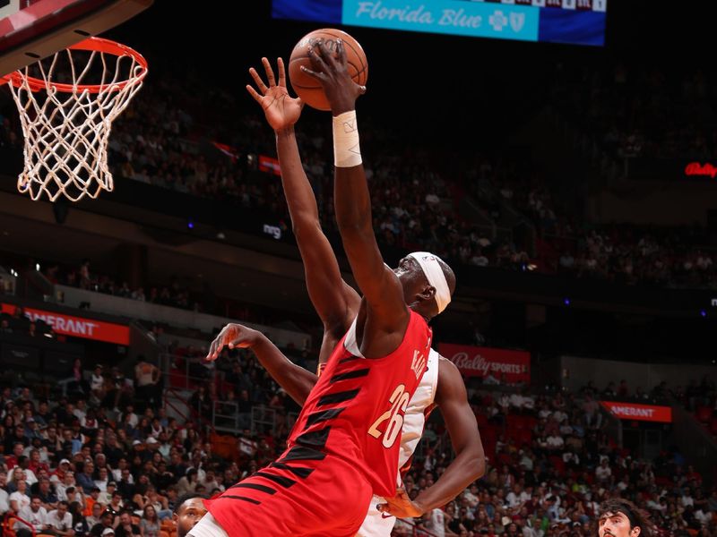 MIAMI, FL - MARCH 29: Duop Reath #26 of the Portland Trail Blazers drives to the basket during the game against the Miami Heat on March 29, 2024 at Kaseya Center in Miami, Florida. NOTE TO USER: User expressly acknowledges and agrees that, by downloading and or using this Photograph, user is consenting to the terms and conditions of the Getty Images License Agreement. Mandatory Copyright Notice: Copyright 2024 NBAE (Photo by Issac Baldizon/NBAE via Getty Images)