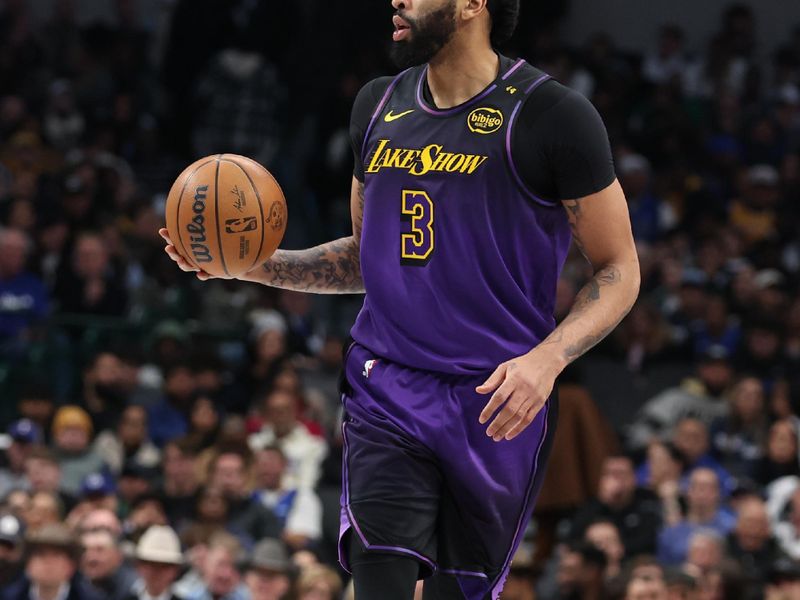 DALLAS, TX - JANUARY 7: Anthony Davis #3 of the Los Angeles Lakers dribbles the ball during the game against the Dallas Mavericks on January 7, 2025 at American Airlines Center in Dallas, Texas. NOTE TO USER: User expressly acknowledges and agrees that, by downloading and or using this photograph, User is consenting to the terms and conditions of the Getty Images License Agreement. Mandatory Copyright Notice: Copyright 2025 NBAE (Photo by Tim Heitman/NBAE via Getty Images)