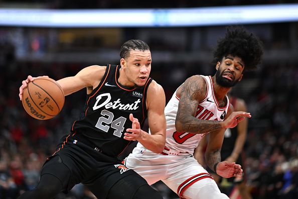 CHICAGO, ILLINOIS - NOVEMBER 12: Kevin Knox II #24 drives in the second half against Coby White #0 of the Chicago Bulls at the United Center on November 12, 2023 in Chicago, Illinois.  NOTE TO USER: User expressly acknowledges and agrees that, by downloading and or using this photograph, User is consenting to the terms and conditions of the Getty Images License Agreement.  (Photo by Quinn Harris/Getty Images)