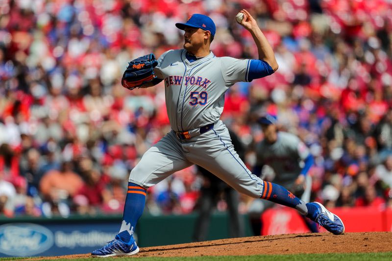 Apr 7, 2024; Cincinnati, Ohio, USA; New York Mets starting pitcher Sean Manaea (59) pitches against the Cincinnati Reds in the first inning at Great American Ball Park. Mandatory Credit: Katie Stratman-USA TODAY Sports