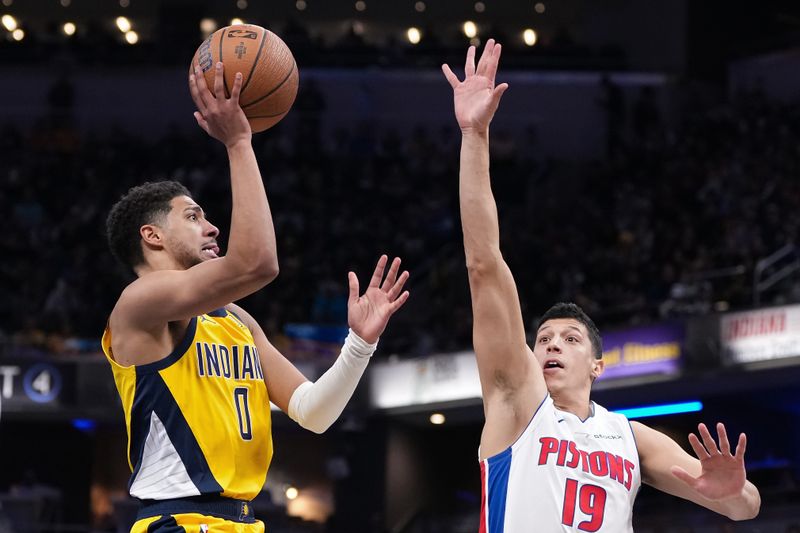 INDIANAPOLIS, INDIANA - NOVEMBER 29: Tyrese Haliburton #0 of the Indiana Pacers attempts a shot while being guarded by Simone Fontecchio #19 of the Detroit Pistons 3qof the Emirates NBA Cup game at Gainbridge Fieldhouse on November 29, 2024 in Indianapolis, Indiana. NOTE TO USER: User expressly acknowledges and agrees that, by downloading and or using this photograph, User is consenting to the terms and conditions of the Getty Images License Agreement. (Photo by Dylan Buell/Getty Images)