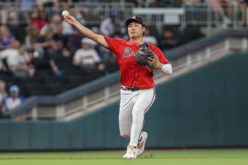Sep 26, 2025; Cumberland, Georgia, USA; Atlanta Braves shortstop Ha-Seong Kim (9) throws the ball to first base for an out against the Pittsburgh Pirates during the fourth inning at Truist Park. Mandatory Credit: Jordan Godfree-Imagn Images