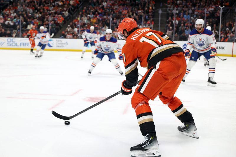 Feb 25, 2026; Anaheim, California, USA;  Anaheim Ducks left wing Alex Killorn (17) looks to shoot the puck during the second period against the Edmonton Oilers at Honda Center. Mandatory Credit: Kiyoshi Mio-Imagn Images