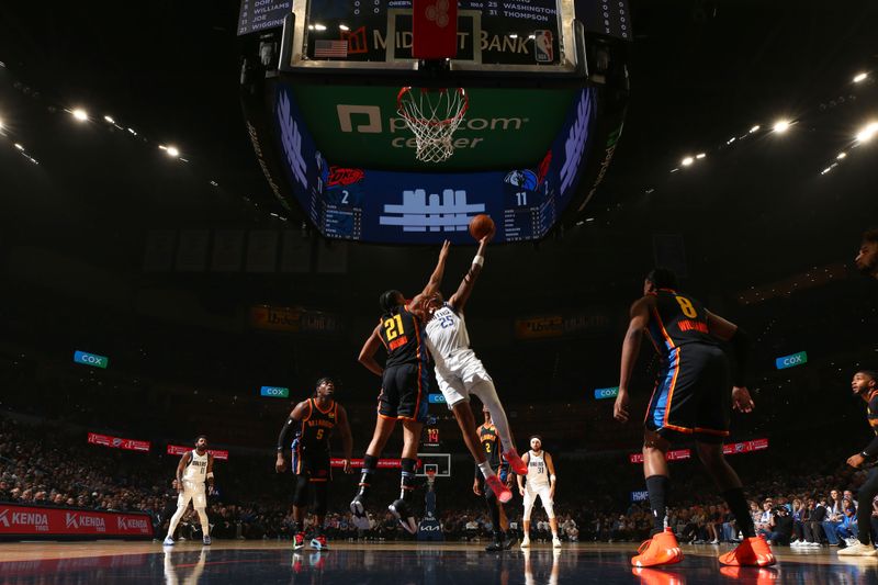 OKLAHOMA CITY, OK - NOVEMBER 17: P.J Washington #25 of the Dallas Mavericks drives to the basket during the game against the Oklahoma City Thunder on November 17, 2024 at Paycom Center in Oklahoma City, Oklahoma. NOTE TO USER: User expressly acknowledges and agrees that, by downloading and or using this photograph, User is consenting to the terms and conditions of the Getty Images License Agreement. Mandatory Copyright Notice: Copyright 2024 NBAE (Photo by Zach Beeker/NBAE via Getty Images)