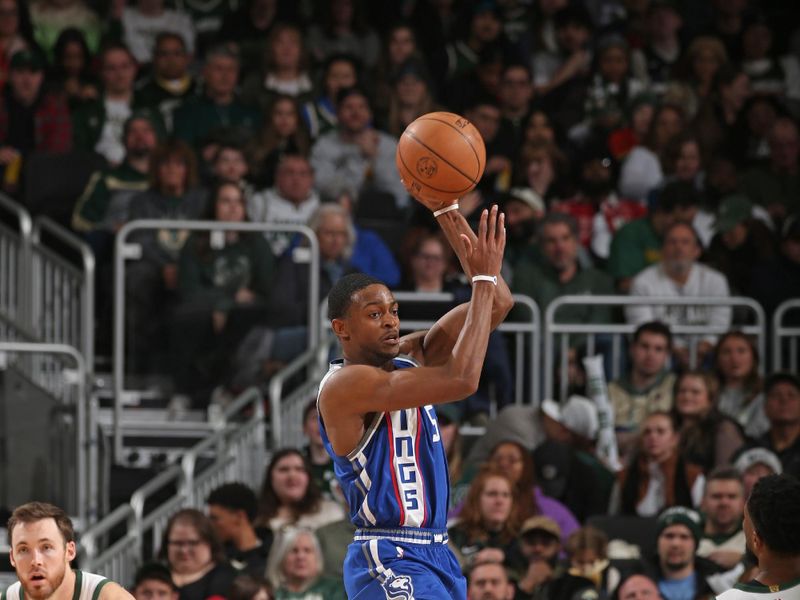 MILWAUKEE, WI - JANUARY 14: De'Aaron Fox #5 of the Sacramento Kings shoots the ball during the game against the Milwaukee Bucks on January 14, 2024 at the Fiserv Forum Center in Milwaukee, Wisconsin. NOTE TO USER: User expressly acknowledges and agrees that, by downloading and or using this Photograph, user is consenting to the terms and conditions of the Getty Images License Agreement. Mandatory Copyright Notice: Copyright 2024 NBAE (Photo by Gary Dineen/NBAE via Getty Images).