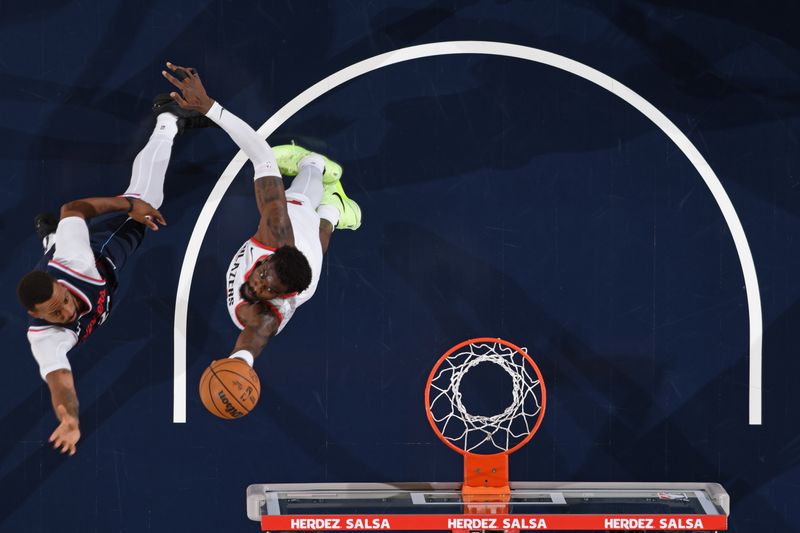 INGLEWOOD, CA - OCTOBER 30: Deandre Ayton #2 of the Portland Trail Blazers goes up for the rebound during the game against the LA Clippers on October 30, 2024 at Intuit Dome in Los Angeles, California. NOTE TO USER: User expressly acknowledges and agrees that, by downloading and/or using this Photograph, user is consenting to the terms and conditions of the Getty Images License Agreement. Mandatory Copyright Notice: Copyright 2024 NBAE (Photo by Juan Ocampo/NBAE via Getty Images)