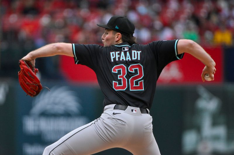 May 25, 2025; St. Louis, Missouri, USA;  Arizona Diamondbacks starting pitcher Brandon Pfaadt (32) pitches against the St. Louis Cardinals during the second inning at Busch Stadium. Mandatory Credit: Jeff Curry-Imagn Images