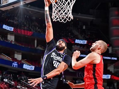 HOUSTON, TX - NOVEMBER 6: JaVale McGee #00 of the Sacramento Kings shoots the ball during the game against the Houston Rockets on November 6, 2023 at the Toyota Center in Houston, Texas. NOTE TO USER: User expressly acknowledges and agrees that, by downloading and or using this photograph, User is consenting to the terms and conditions of the Getty Images License Agreement. Mandatory Copyright Notice: Copyright 2023 NBAE (Photo by Logan Riely/NBAE via Getty Images)