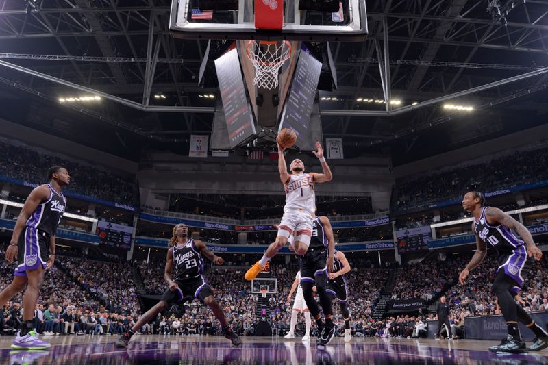 SACRAMENTO, CA - NOVEMBER 13: Devin Booker #1 of the Phoenix Suns drives to the basket during the game against the Sacramento Kings on November 13, 2024 at Golden 1 Center in Sacramento, California. NOTE TO USER: User expressly acknowledges and agrees that, by downloading and or using this Photograph, user is consenting to the terms and conditions of the Getty Images License Agreement. Mandatory Copyright Notice: Copyright 2024 NBAE (Photo by Rocky Widner/NBAE via Getty Images)