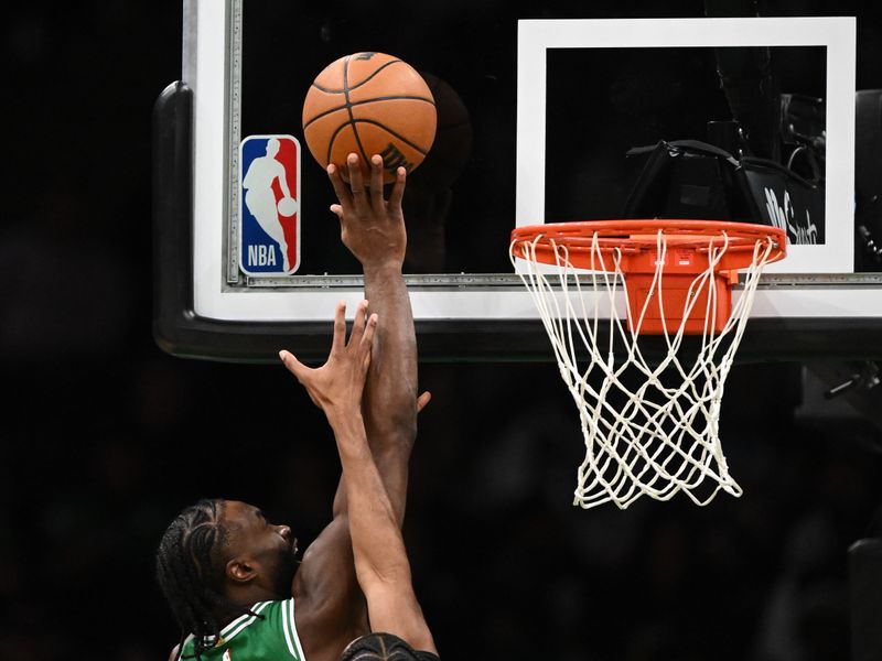 BOSTON, MASSACHUSETTS - JANUARY 29: Jaylen Brown #7 of the Boston Celtics attempts a layup against the Chicago Bulls during the fourth quarter at the TD Garden on January 29, 2025 in Boston, Massachusetts. NOTE TO USER: User expressly acknowledges and agrees that, by downloading and or using this photograph, User is consenting to the terms and conditions of the Getty Images License Agreement. (Photo by Brian Fluharty/Getty Images)