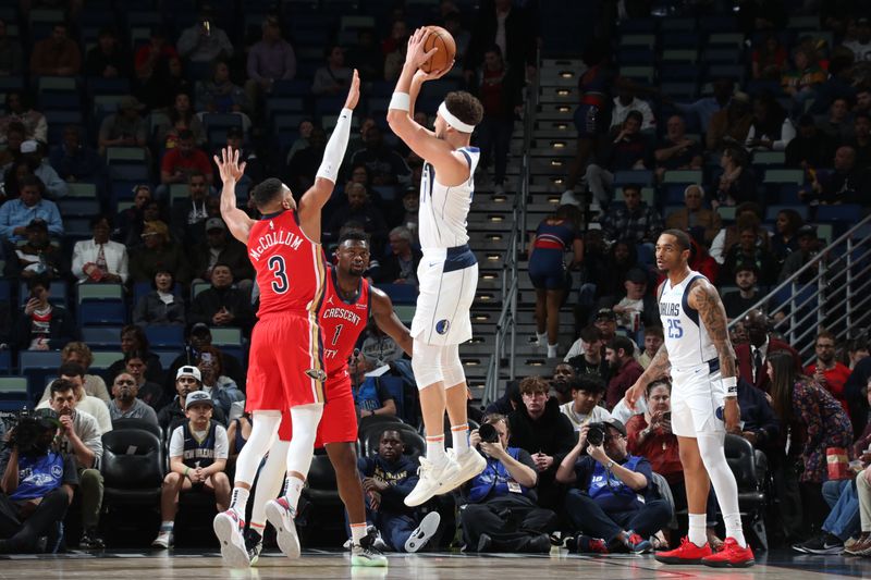 NEW ORLEANS, LA - JANUARY 29: Klay Thompson #31 of the Dallas Mavericks shoots the ball during the game against the New Orleans Pelicans on January 29, 2025 at the Smoothie King Center in New Orleans, Louisiana. NOTE TO USER: User expressly acknowledges and agrees that, by downloading and or using this Photograph, user is consenting to the terms and conditions of the Getty Images License Agreement. Mandatory Copyright Notice: Copyright 2025 NBAE (Photo by Layne Murdoch Jr./NBAE via Getty Images)