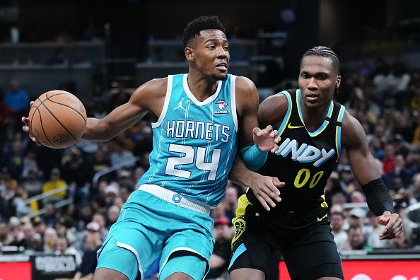 INDIANAPOLIS, INDIANA - DECEMBER 20: Brandon Miller #24 of the Charlotte Hornets dribbles the ball while being guarded by Bennedict Mathurin #00 of the Indiana Pacers in the fourth quarter at Gainbridge Fieldhouse on December 20, 2023 in Indianapolis, Indiana. NOTE TO USER: User expressly acknowledges and agrees that, by downloading and or using this photograph, User is consenting to the terms and conditions of the Getty Images License Agreement. (Photo by Dylan Buell/Getty Images)