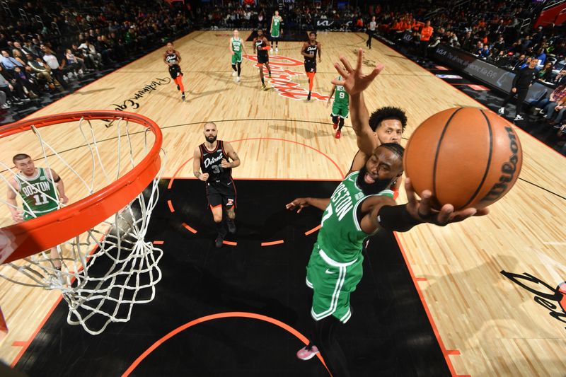 DETROIT, MI - MARCH 22: Jaylen Brown #7 of the Boston Celtics drives to the basket during the game against the Detroit Pistons on March 22, 2024 at Little Caesars Arena in Detroit, Michigan. NOTE TO USER: User expressly acknowledges and agrees that, by downloading and/or using this photograph, User is consenting to the terms and conditions of the Getty Images License Agreement. Mandatory Copyright Notice: Copyright 2024 NBAE (Photo by Chris Schwegler/NBAE via Getty Images)