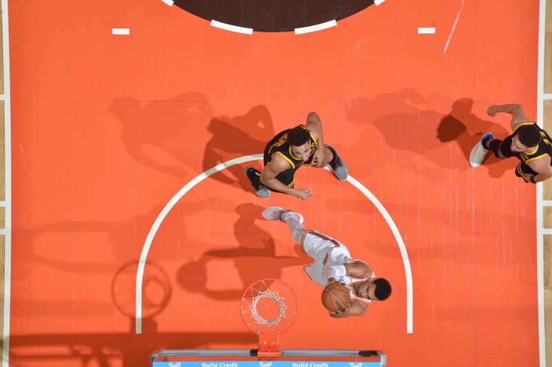 SAN ANTONIO, TX - MARCH 31: Victor Wembanyama #1 of the San Antonio Spurs dunks the ball during the game against the Golden State Warriors on March 31, 2024 at the Frost Bank Center in San Antonio, Texas. NOTE TO USER: User expressly acknowledges and agrees that, by downloading and or using this photograph, user is consenting to the terms and conditions of the Getty Images License Agreement. Mandatory Copyright Notice: Copyright 2024 NBAE (Photos by Michael Gonzales/NBAE via Getty Images)