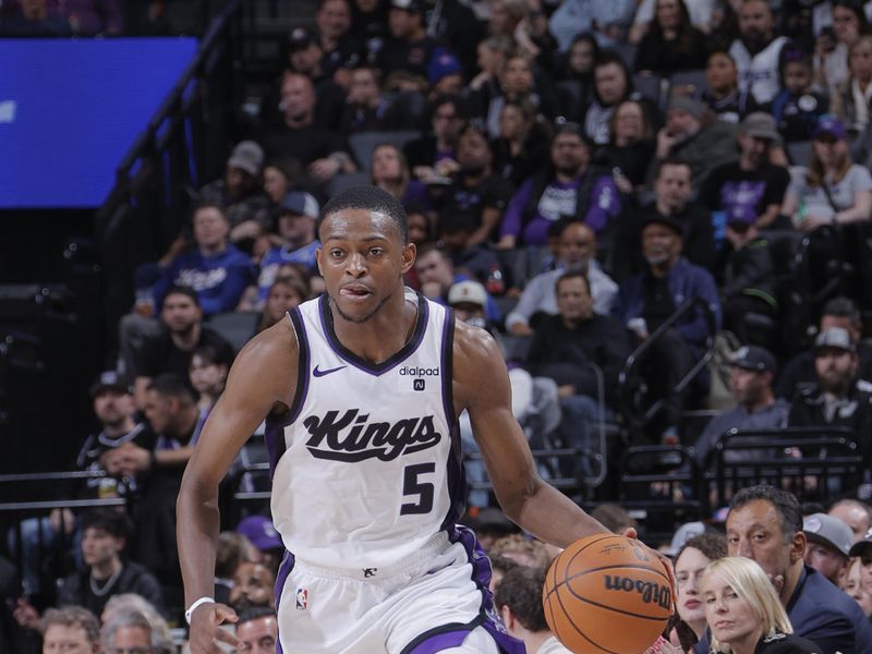 SACRAMENTO, CA - MARCH 29:  De'Aaron Fox #5 of the Sacramento Kings handles the ball during the game  on March 29, 2024 at Golden 1 Center in Sacramento, California. NOTE TO USER: User expressly acknowledges and agrees that, by downloading and or using this Photograph, user is consenting to the terms and conditions of the Getty Images License Agreement. Mandatory Copyright Notice: Copyright 2024 NBAE (Photo by Rocky Widner/NBAE via Getty Images)