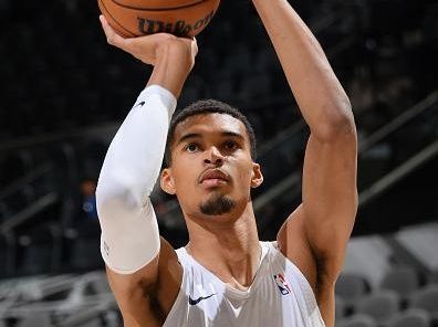 Spurs Paint a Victory Over Knicks with Wembanyama's Masterpiece